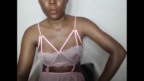 Snapshot of hotjessie0 chatting on February 4, 4:05 am hotjessie0 online show from February 4, 4:05 am