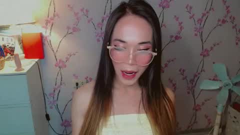 Snapshot of hotlegsxandra chatting on October 10, 9:25 am XANDRA online show from October 10, 9:25 am
