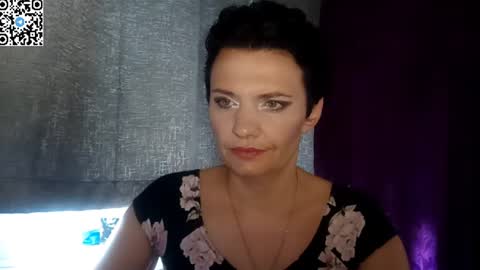 hotmamaqueen234 online show from June 11, 10:56 am