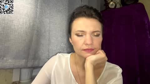 hotmamaqueen234 online show from May 25, 9:14 pm