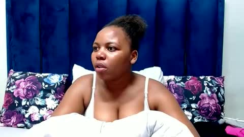 hotsmalltitsx online show from April 21, 1:42 am