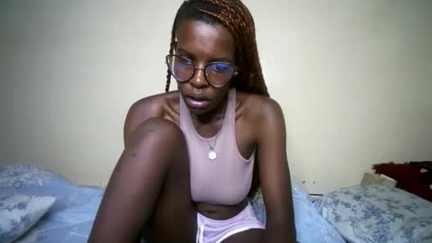 hott_asss online show from May 22, 2:42 am