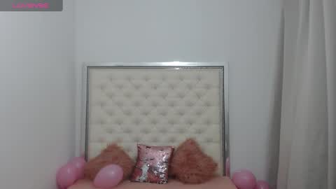 Snapshot of hott_eryka chatting on February 19, 4:34 am Eryka online show from February 19, 4:34 am