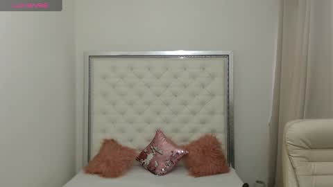 Snapshot of hott_eryka chatting on January 6, 9:19 am Eryka online show from January 6, 9:19 am