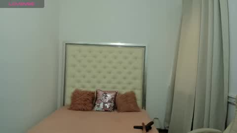 Snapshot of hott_eryka chatting on September 27, 7:37 am Eryka online show from September 27, 7:37 am