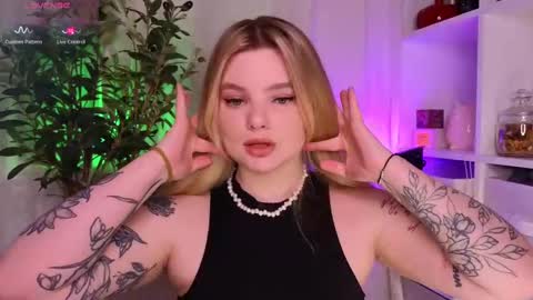 Snapshot of hottie_jane chatting on March 9, 4:22 pm Jane online show from March 9, 4:22 pm