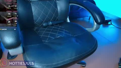 Juls online show from July 13, 8:31 pm