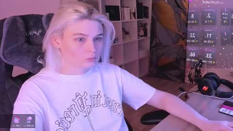 Nessie and Jessie online show from February 19, 3:49 pm