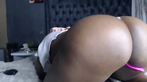 hotypussy95 online show from November 13, 9:36 pm