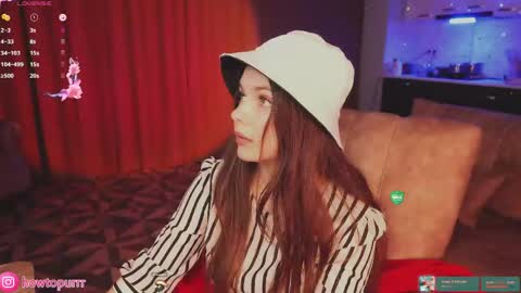 Mia online show from April 19, 6:10 pm