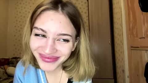 hsiuscherich online show from November 26, 10:49 am