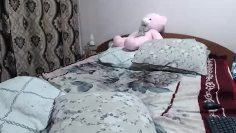 hugeassdevil online show from June 5, 9:59 am