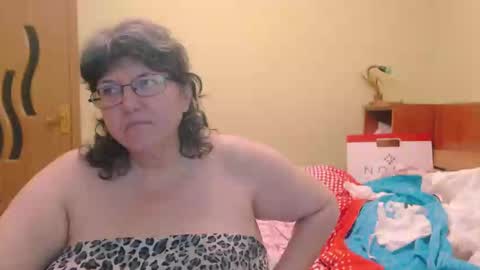 Snapshot of hugetitsxxx chatting on December 28, 11:48 pm HugeTitsXXX online show from December 28, 11:48 pm