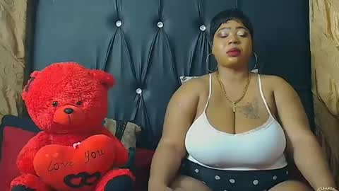 Snapshot of humongoustitss500929 chatting on October 4, 6:45 pm humongoustitss500929 online show from October 4, 6:45 pm