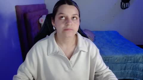 Snapshot of hyun22148625 chatting on September 25, 2:43 am Hello Im Julieta Im 25 years old and I love being here. Thank you for visiting my living room. The only rule is that you hap online show from September 25, 2:43 am