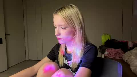 Anny online show from July 8, 6:32 pm
