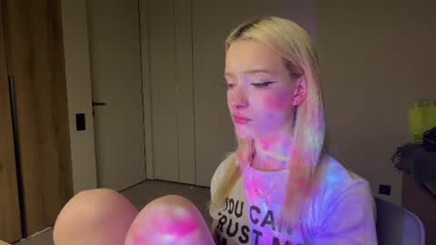 Anny online show from July 9, 6:43 pm