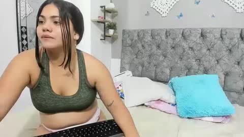 iam_mai online show from December 23, 4:33 am