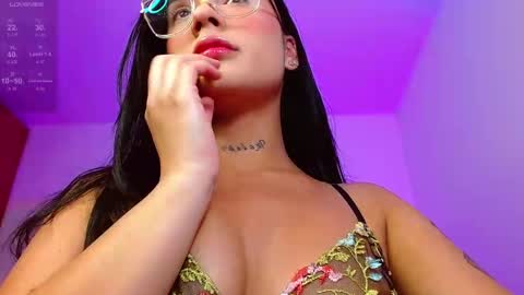 Snapshot of iam_salomex chatting on February 8, 9:24 am Salo online show from February 8, 9:24 am