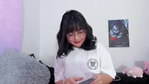 Snapshot of iam_zoechan chatting on December 4, 9:46 pm Zoe 3 online show from December 4, 9:46 pm