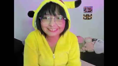 Snapshot of iam_zoechan chatting on March 8, 2:21 am Zoe 3 online show from March 8, 2:21 am