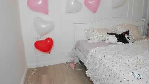 Cassie  STREAMS HERE EVERYDAY online show from February 11, 9:05 pm