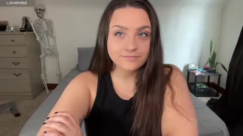 Snapshot of iamcrystalann chatting on February 19, 5:49 pm Crystal online show from February 19, 5:49 pm