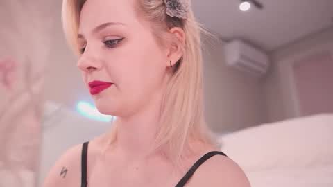 Nina  online show from September 27, 4:36 pm