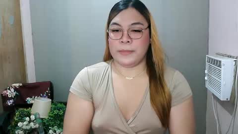 Snapshot of iana_whorexxx chatting on February 12, 9:42 am iana online show from February 12, 9:42 am