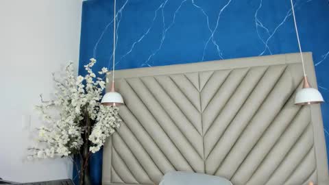 ibbie_ online show from November 10, 12:00 pm