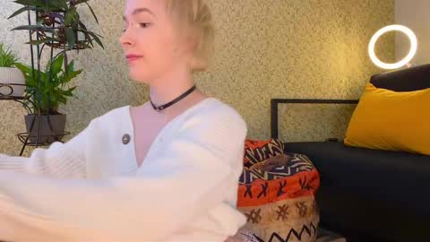 Emmy  help me reach 100 thumbs up online show from February 9, 9:37 am