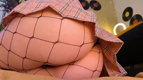 Emmy  help me reach 100 thumbs up online show from February 22, 5:55 am