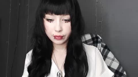 iiiiiiis online show from June 14, 3:23 pm