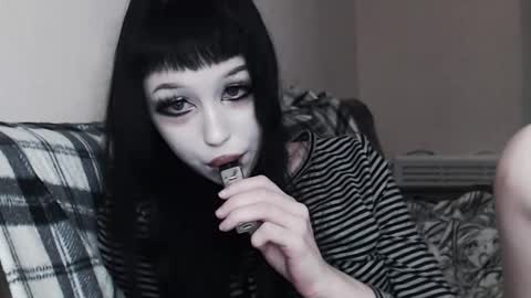 iiiiiiis online show from November 7, 12:44 pm