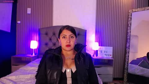 Snapshot of iisabella_smith_ chatting on January 27, 2:35 pm Isa online show from January 27, 2:35 pm