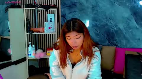 iisalombardi online show from November 12, 8:23 am