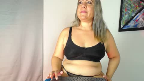 Snapshot of iivana_19 chatting on January 1, 3:14 pm Livana online show from January 1, 3:14 pm