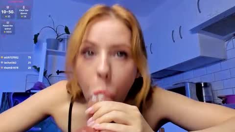 Snapshot of ilona_curly chatting on October 16, 7:00 am ilona curly online show from October 16, 7:00 am