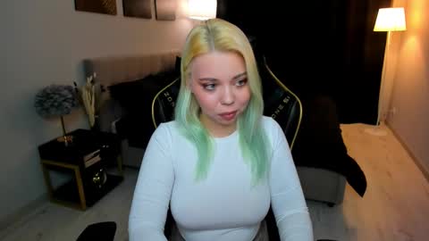 Roxy online show from November 28, 7:39 pm