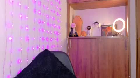 im_anna_ online show from March 25, 6:00 pm