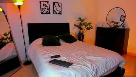 im_maitee online show from May 30, 2:42 am