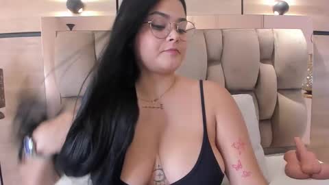 im mou  online show from December 18, 1:16 pm