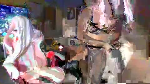 Snapshot of iman_love chatting on December 22, 5:45 am iman_love online show from December 22, 5:45 am