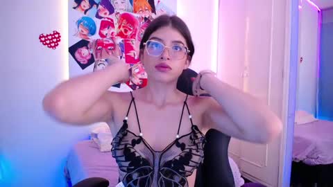 Snapshot of imchloe_ chatting on October 20, 8:23 pm Chloe online show from October 20, 8:23 pm