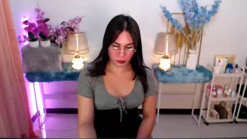 Snapshot of imdestined_foryou chatting on January 18, 6:10 pm Ashley online show from January 18, 6:10 pm