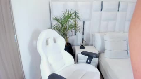 Krystall online show from November 4, 9:09 pm