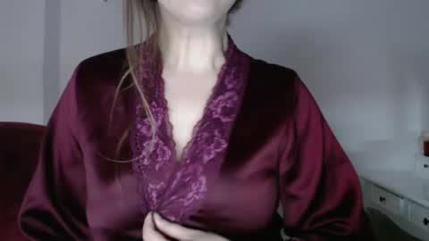 Snapshot of immouss chatting on December 9, 9:37 pm Pola online show from December 9, 9:37 pm