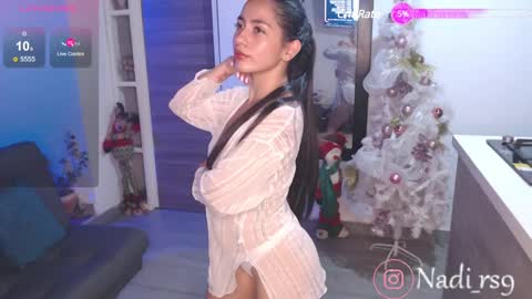 Snapshot of imnadiaroses chatting on December 15, 5:02 am Nadia online show from December 15, 5:02 am