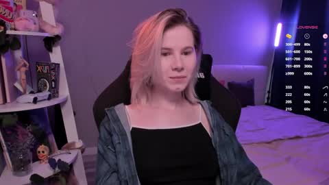 Mia online show from March 23, 11:49 am