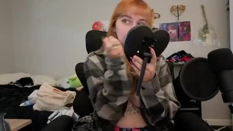 Inarafoxx online show from April 18, 9:15 pm